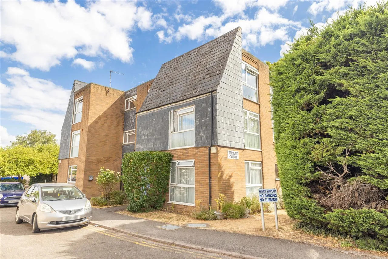 2 bed flat for sale — Dedworth Road, Windsor, SL4 5BH