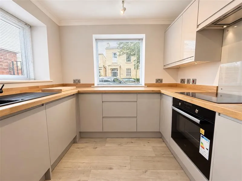 2 bed flat to rent, Priory Street, Cheltenham, GL52