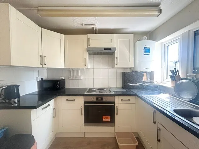 4 bed house to rent — Essex road, Romford, RM7 8BE