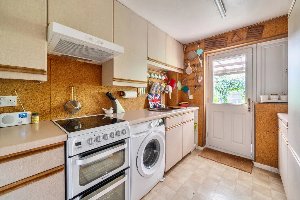 Walton Heath, Bletchley, Milton Keynes, Buckinghamshire, MK3 7RU, photo 4