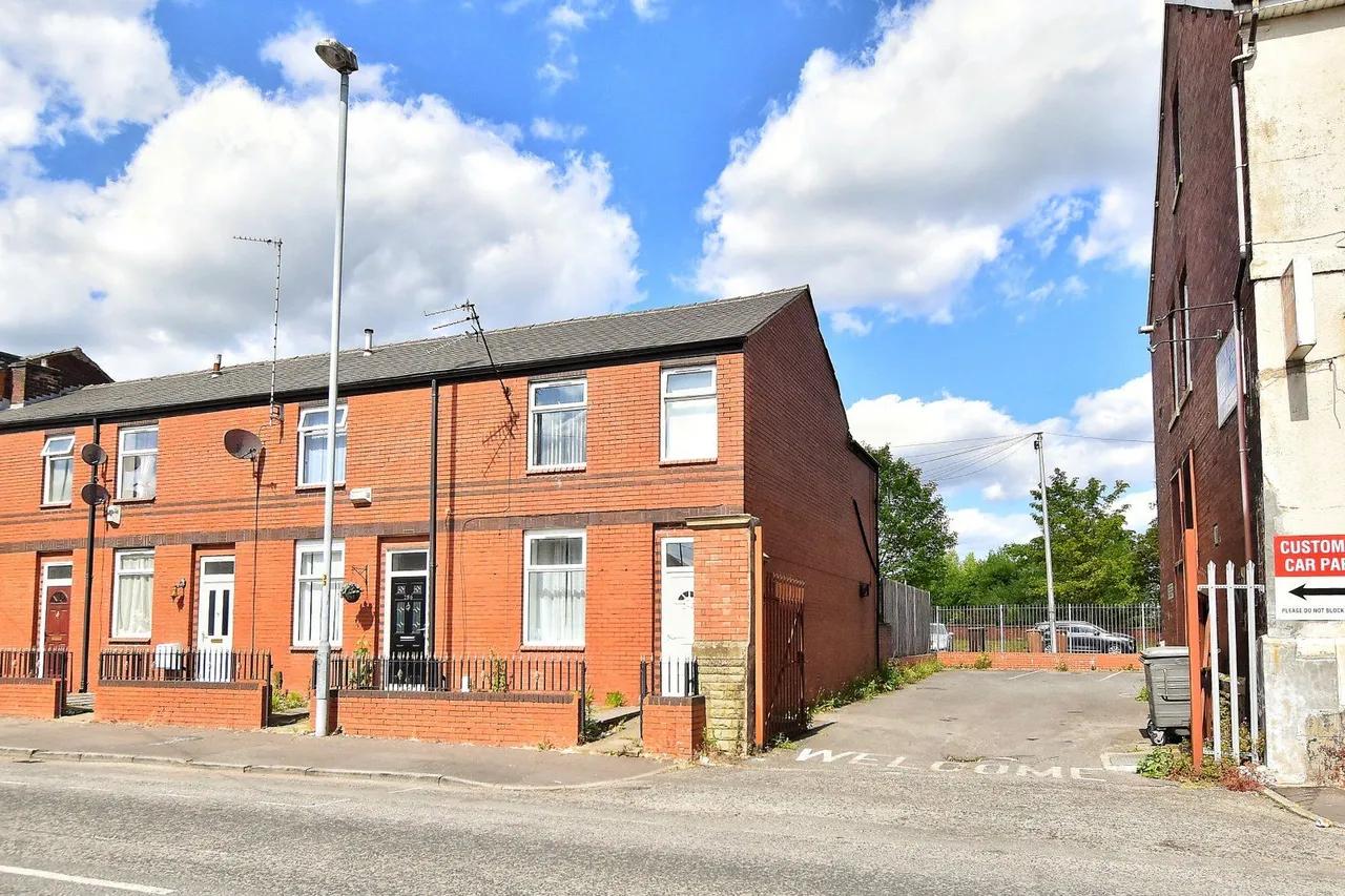 Entwisle Road, Rochdale, OL16, photo 17