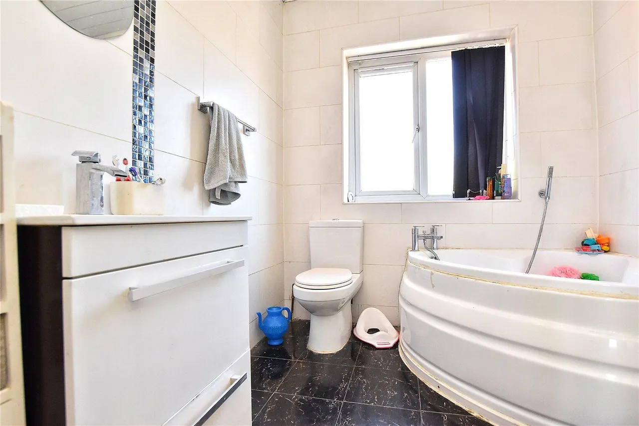 Entwisle Road, Rochdale, OL16, photo 13