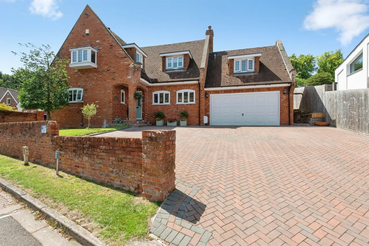 4 bed house for sale — Garden Lane, Royston
