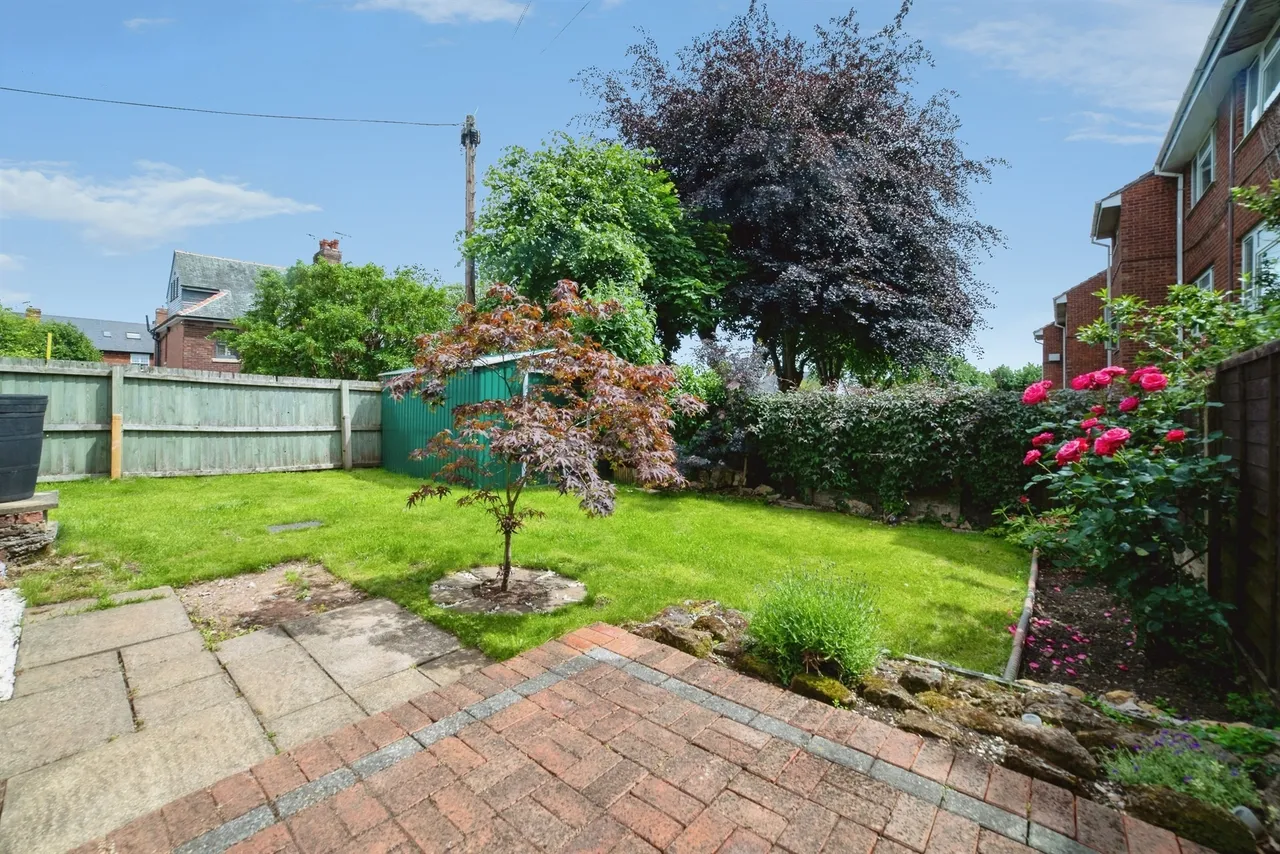 Grosvenor Place, Sutton-In-Ashfield, NG17, photo 3