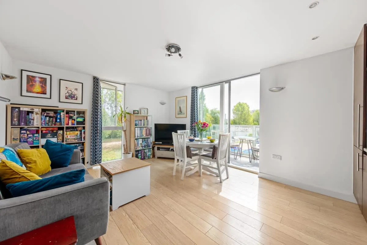 2 bed flat for sale, Chadwell Lane, London, N8