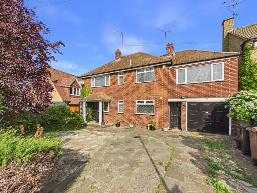 4 bed house for sale, Erleigh Court Drive, Earley, RG6