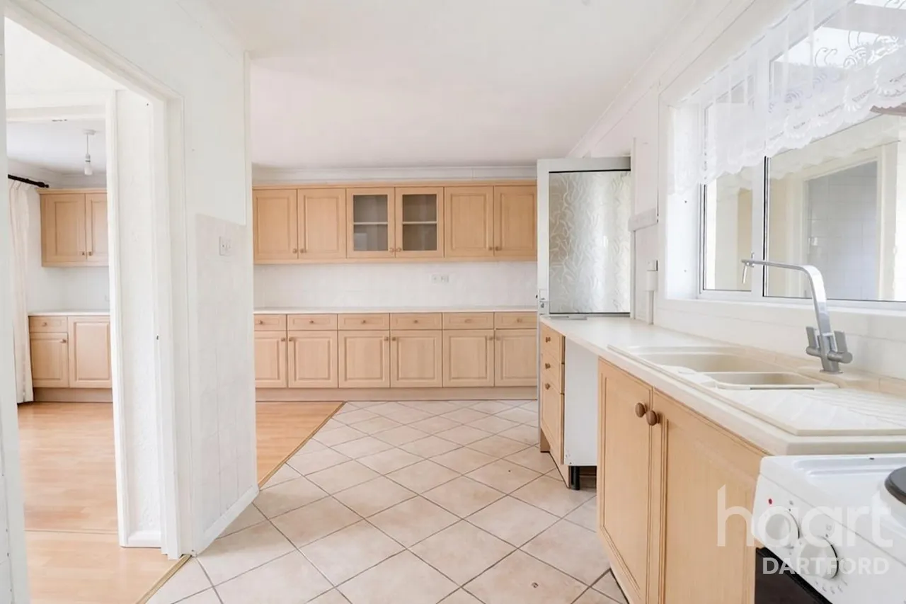 Valley Drive, Gravesend, DA12, photo 2