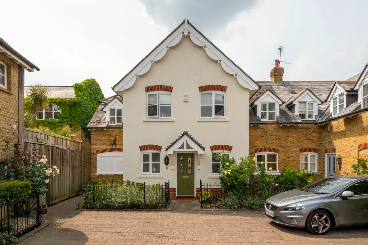 4 bed house to rent — 3 Angel Mews, London