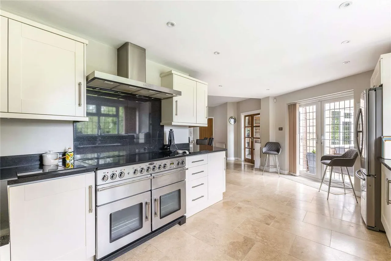 The Avenue, Dunstable, LU6, photo 11
