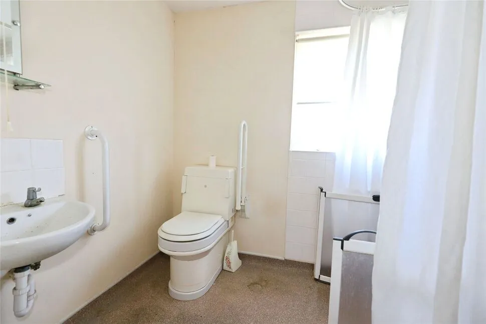 Glaisdale Gardens, Wolverhampton, WV6, photo 4
