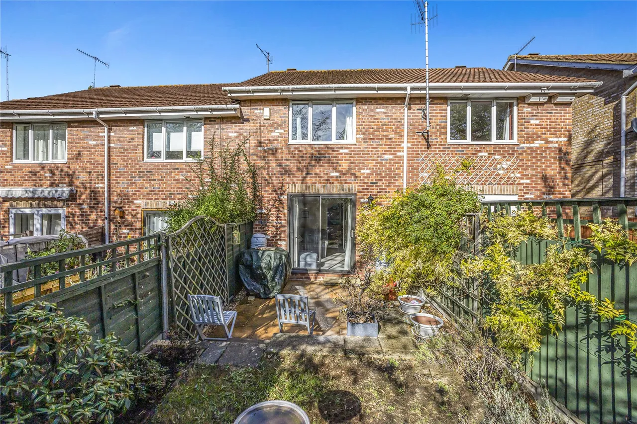Percheron Drive, Knaphill, GU21, photo 13