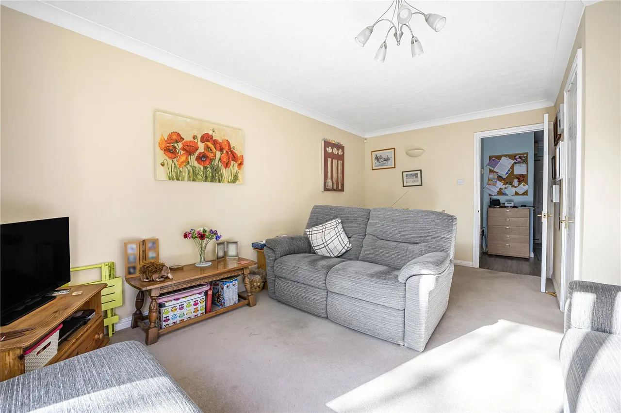 Percheron Drive, Knaphill, GU21, photo 3