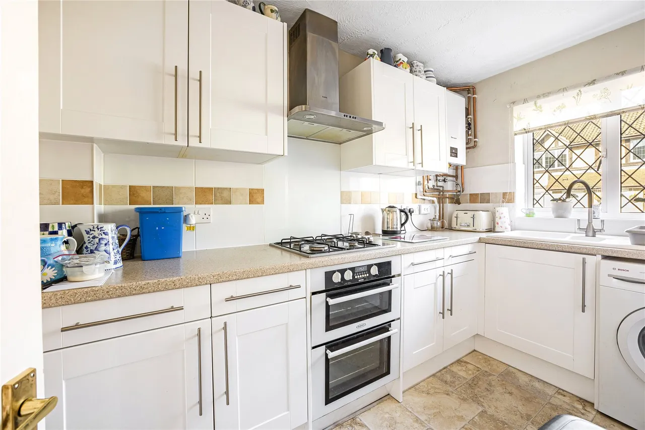 Percheron Drive, Knaphill, GU21, photo 2