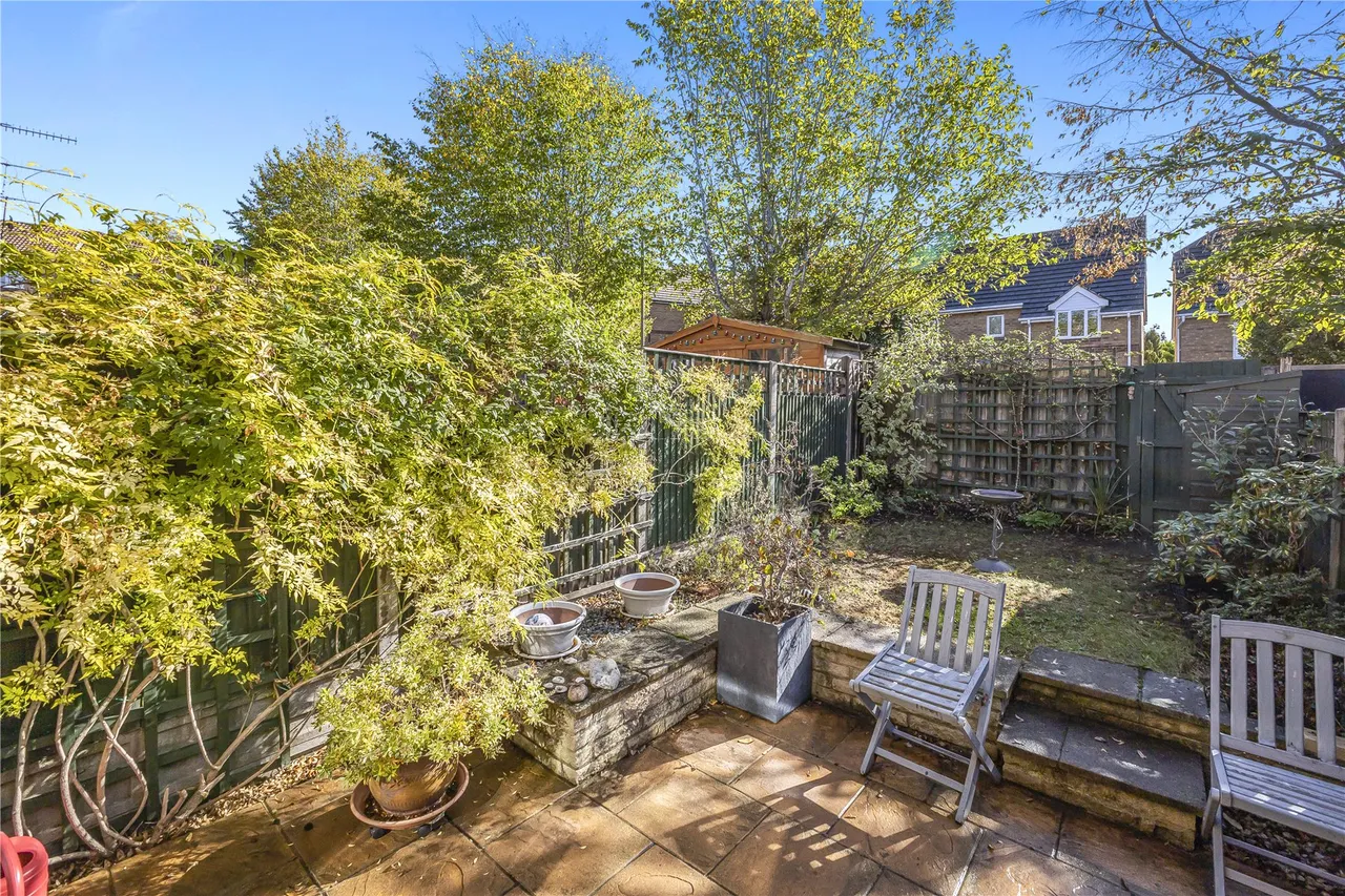 Percheron Drive, Knaphill, GU21, photo 12