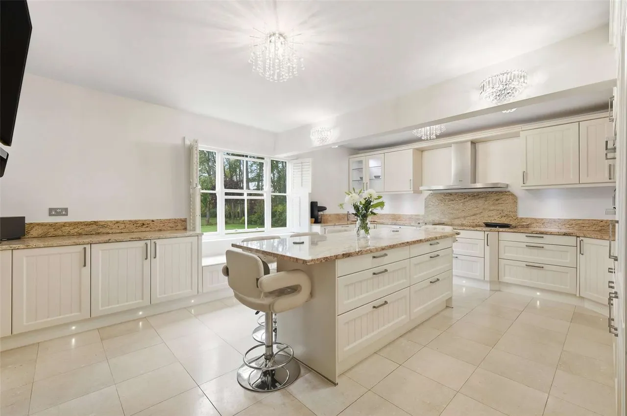 Chelmsford Road, Margaret Roding, Dunmow, Essex, CM6 1QL, photo 5