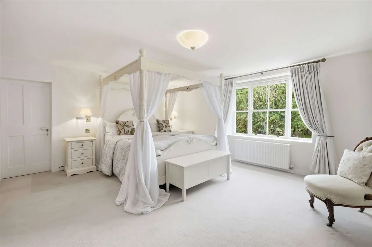 Chelmsford Road, Margaret Roding, Dunmow, Essex, CM6 1QL, photo 11