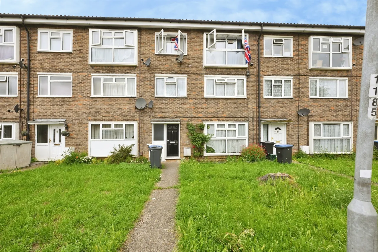 3 bed flat for sale — Hare Street Springs, HARLOW