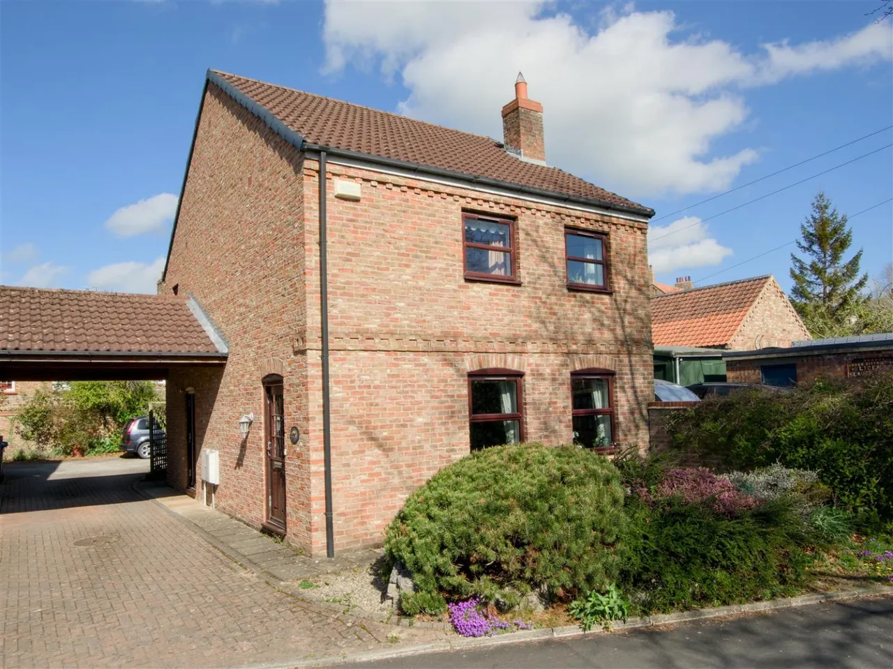 3 bed house for sale — Back Lane, Easingwold, York