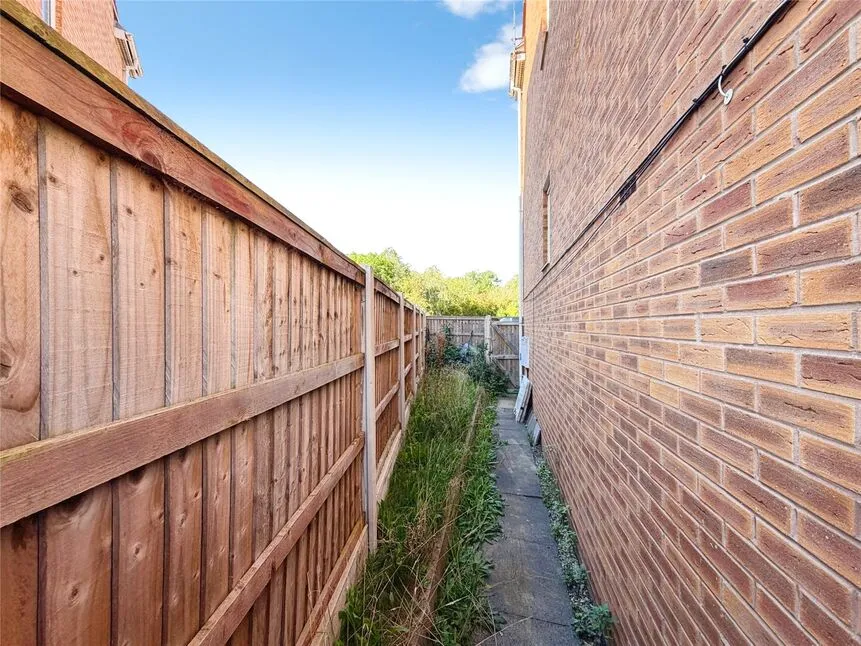 Farnley Road, Balby, DN4, photo 17