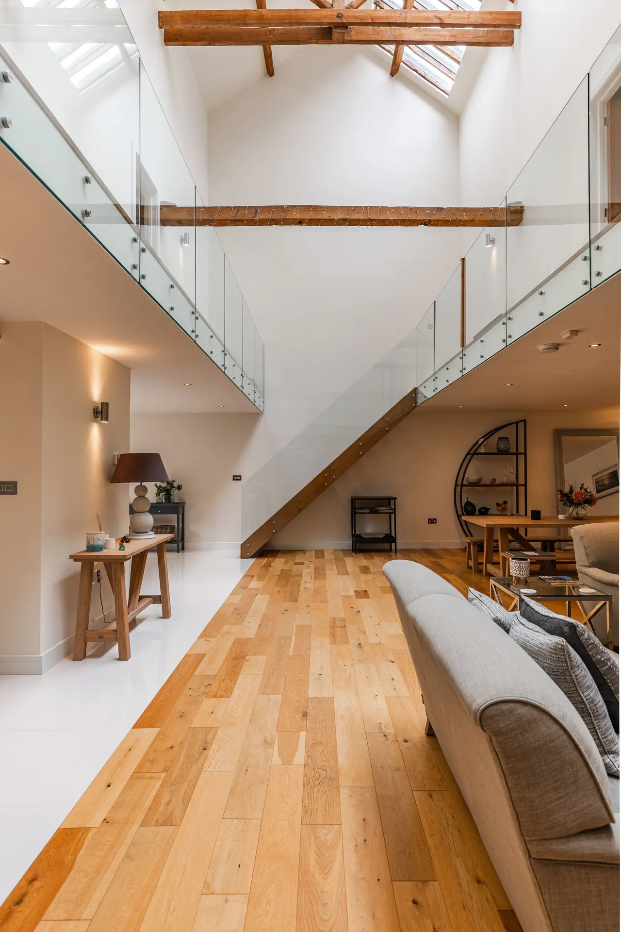 Grade II Listed Barn-Style Residence, photo 3