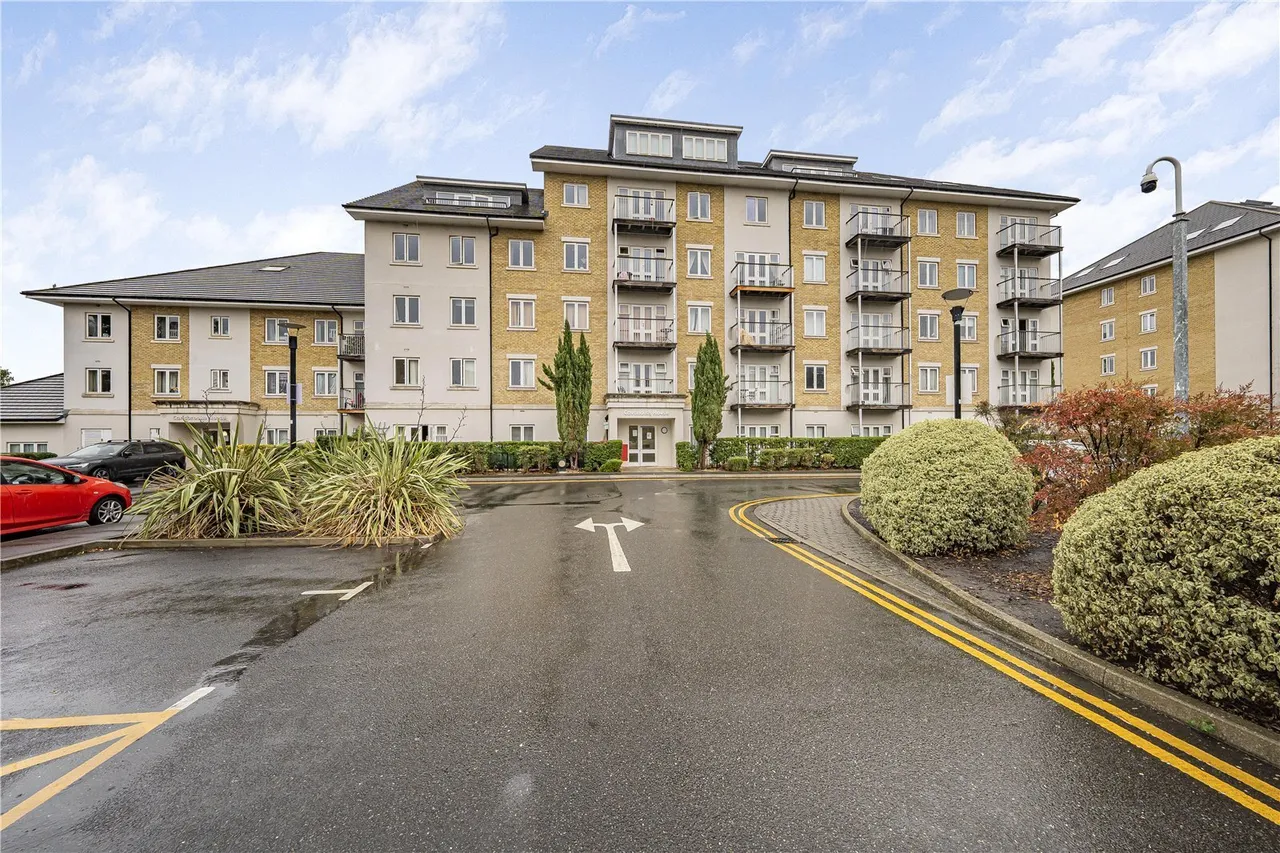 3 bed flat for sale, Park Lodge Avenue, West Drayton, UB7