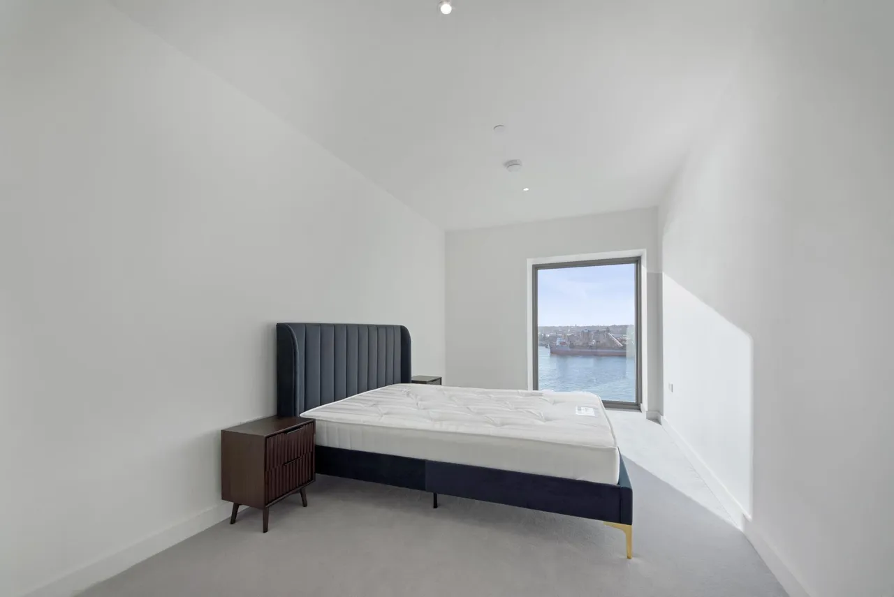 Docker Building, Riverscape, E16, photo 11