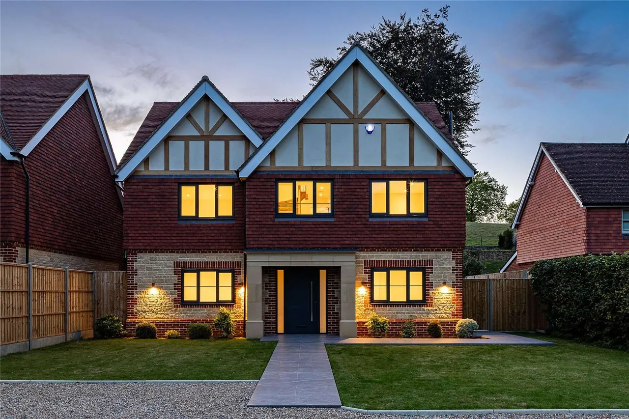 4 bed house for sale — Peaslake Lane, Peaslake, Guildford, Surrey, GU5 9RJ