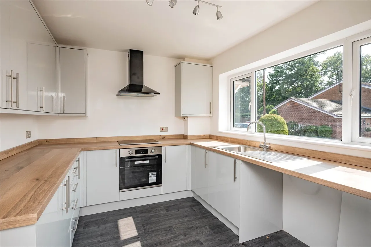 Willow Close, Bromsgrove, Worcestershire, B61 8RF, photo 3