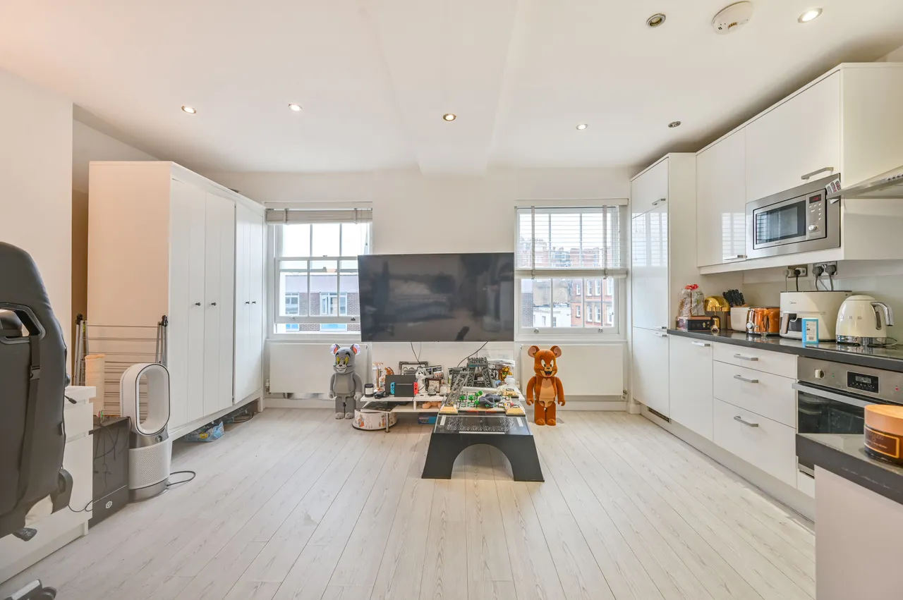 74 Queensway, London, photo 2