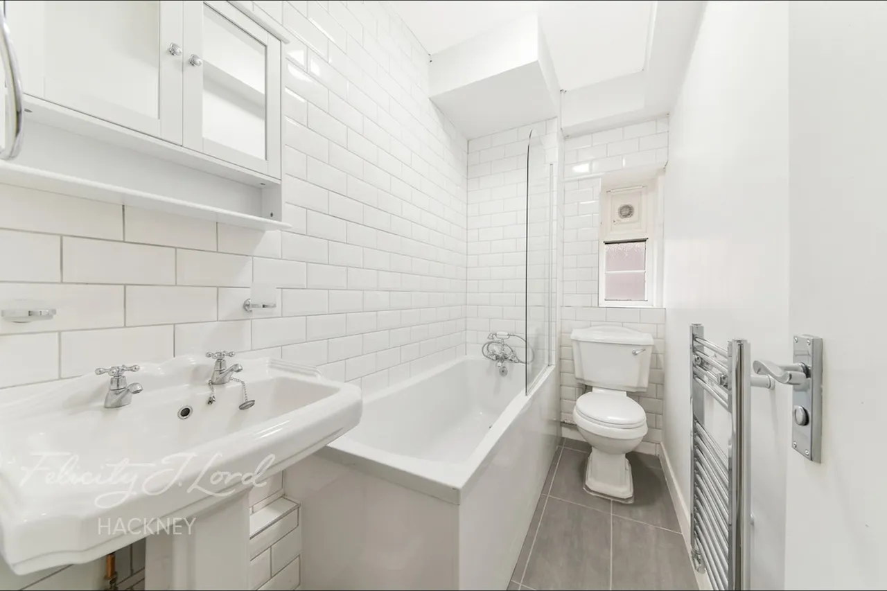 Templecombe Road, London, photo 10