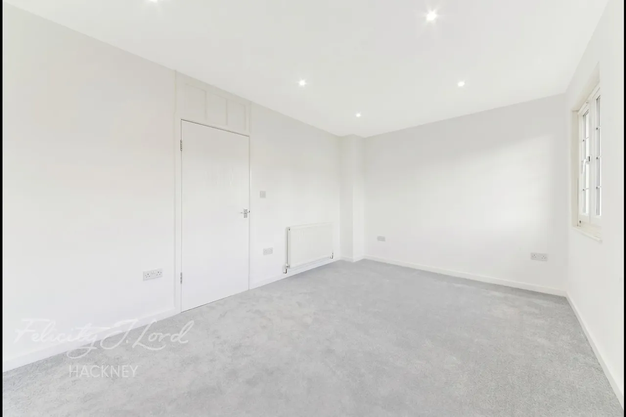 Templecombe Road, London, photo 6