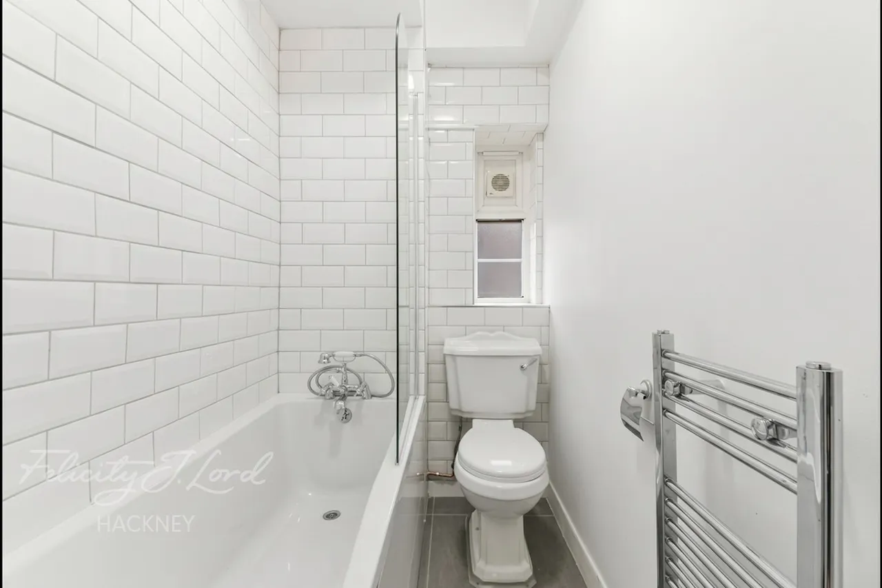 Templecombe Road, London, photo 11