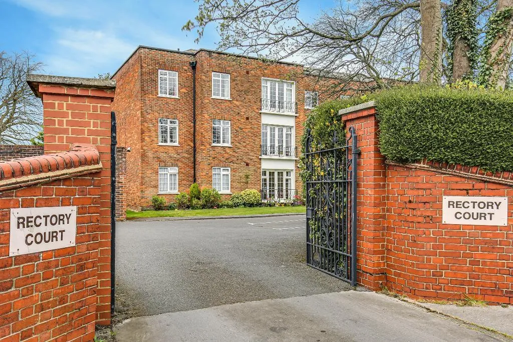 2 bed flat to rent, Rectory Court, Sanderstead