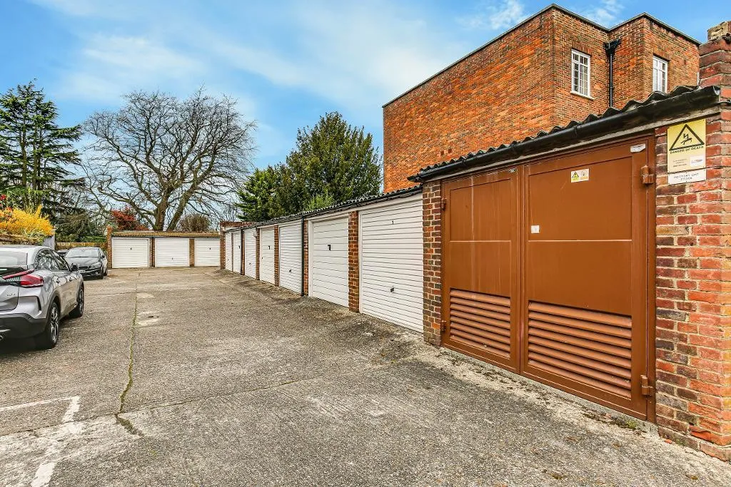 Rectory Court, Sanderstead, photo 8