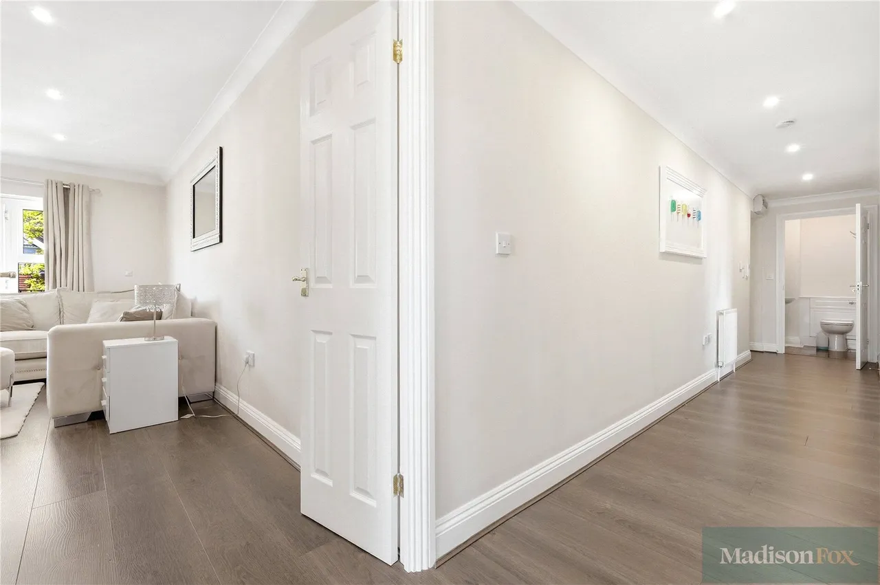 Manor Road, Chigwell, IG7, photo 17