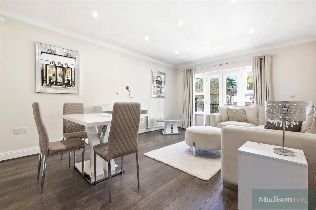 Manor Road, Chigwell, IG7, photo 3
