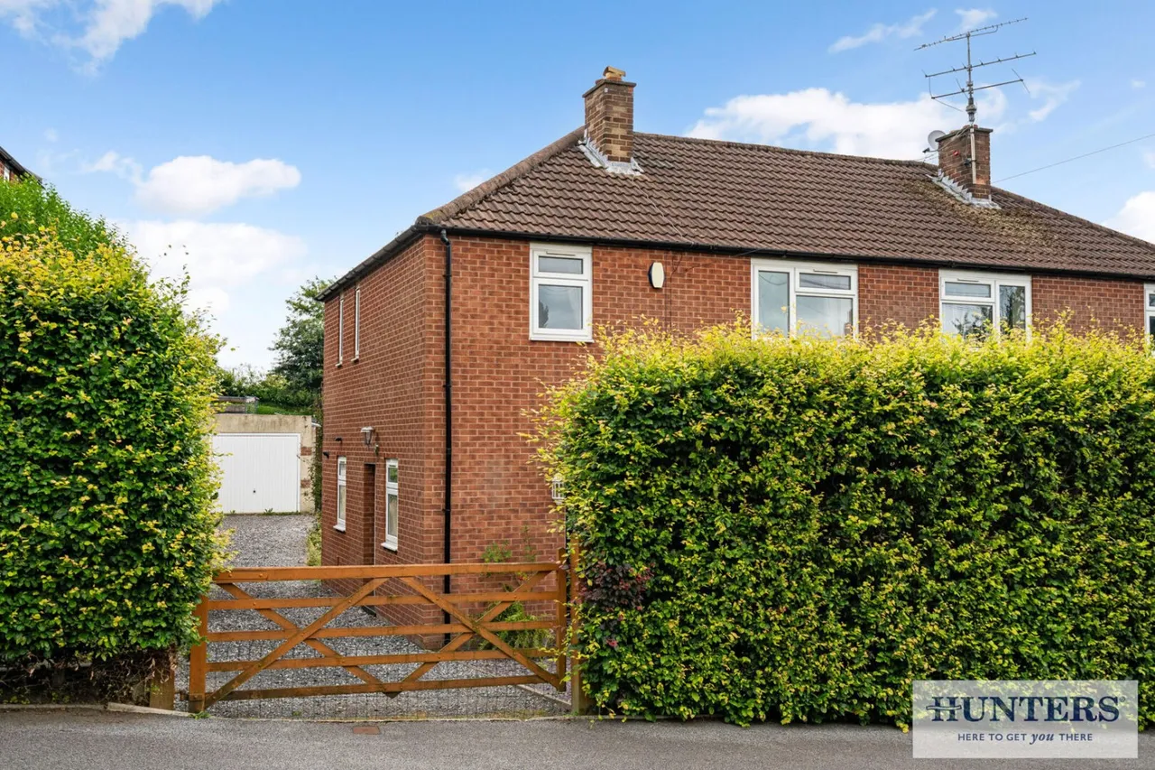 3 bed house for sale — Woodnook Drive, Cookridge, Leeds