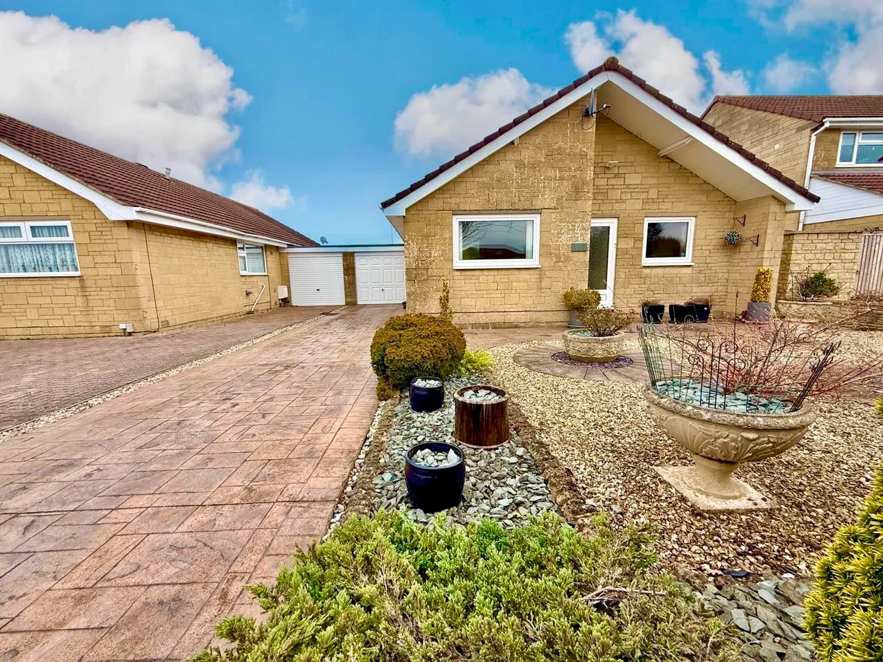 3 bed house for sale — Crieff Close, Swindon, Wiltshire, SN3 3NY