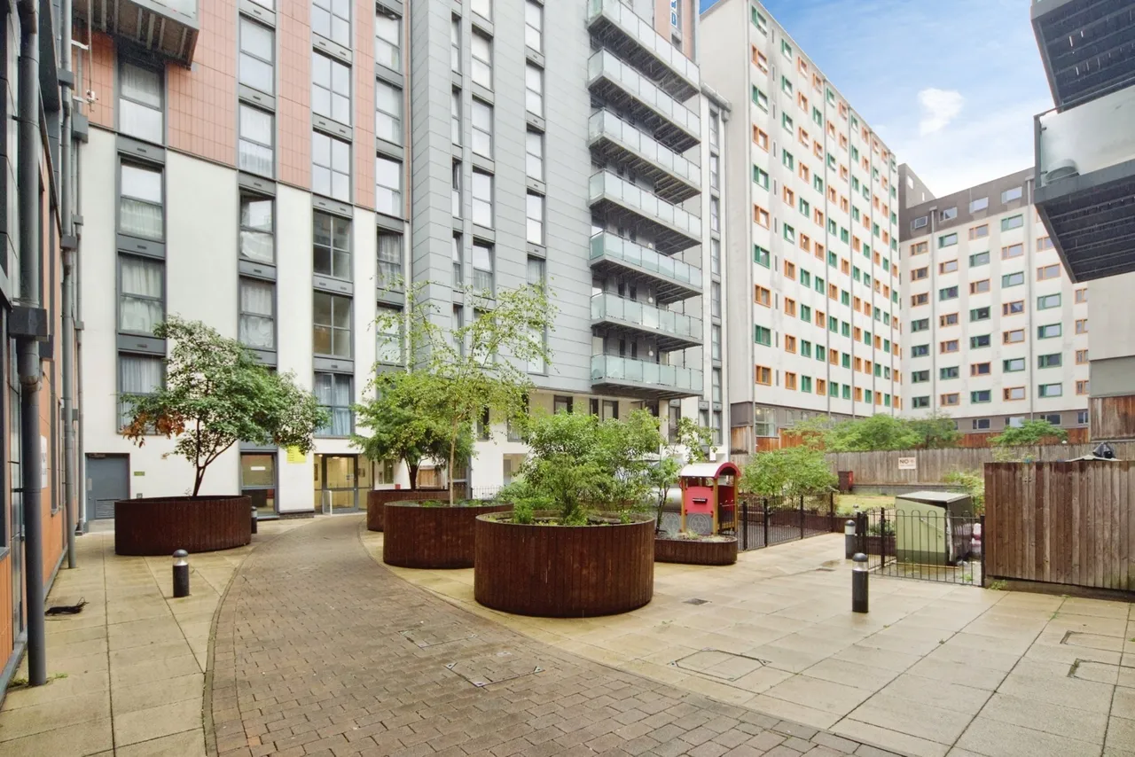 1 bed flat for sale — Lebus Street, London, N17