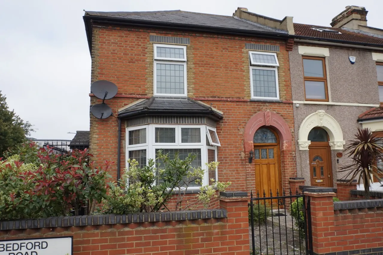 3 bed house for sale, Bedford Road, Ilford, IG1
