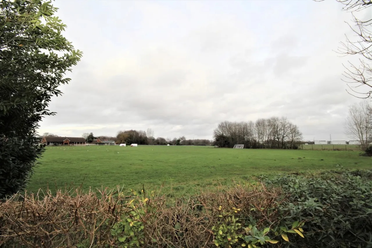 Shepperton Road, Laleham, photo 10