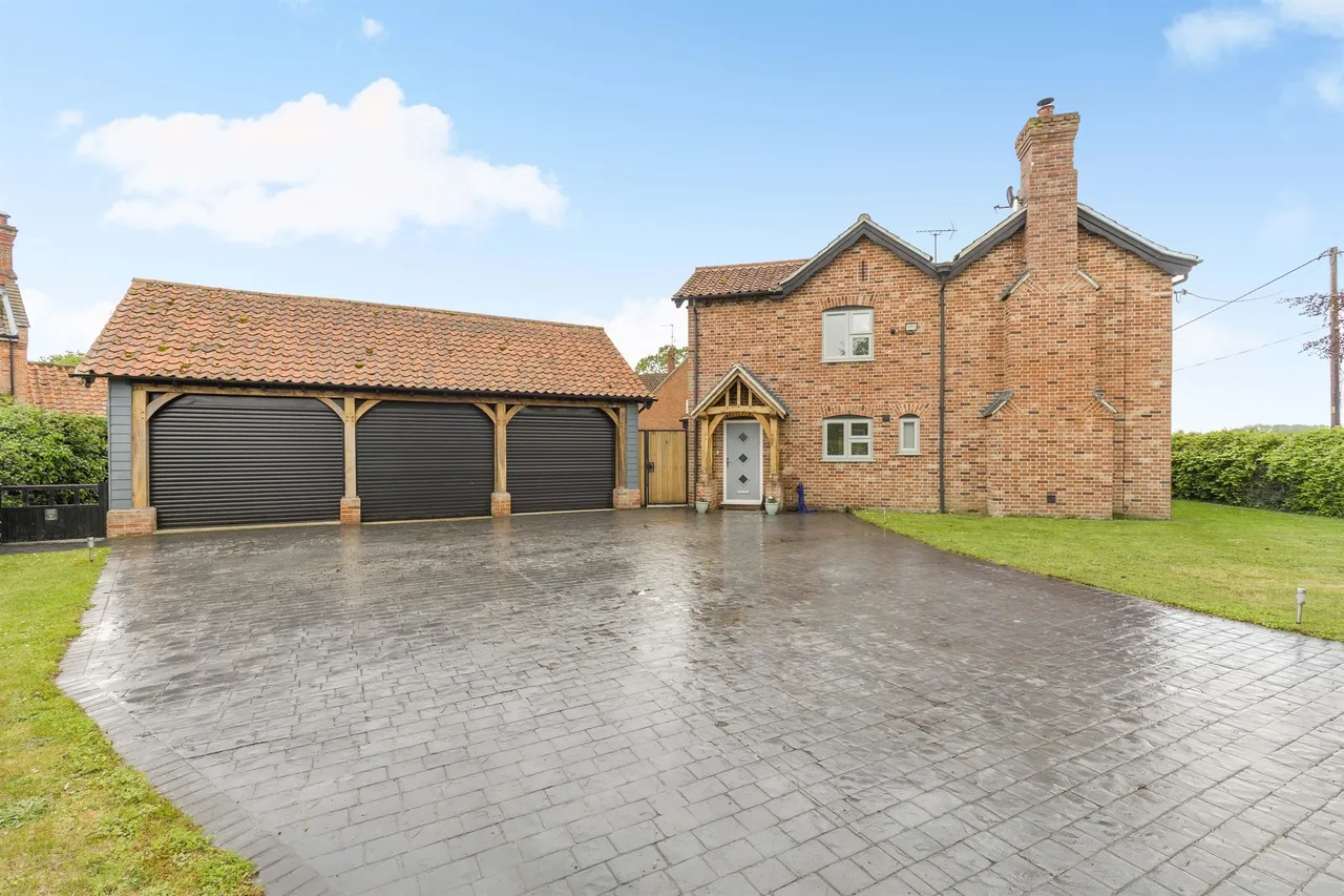 4 bed house for sale — Church Road, Worthing, Dereham