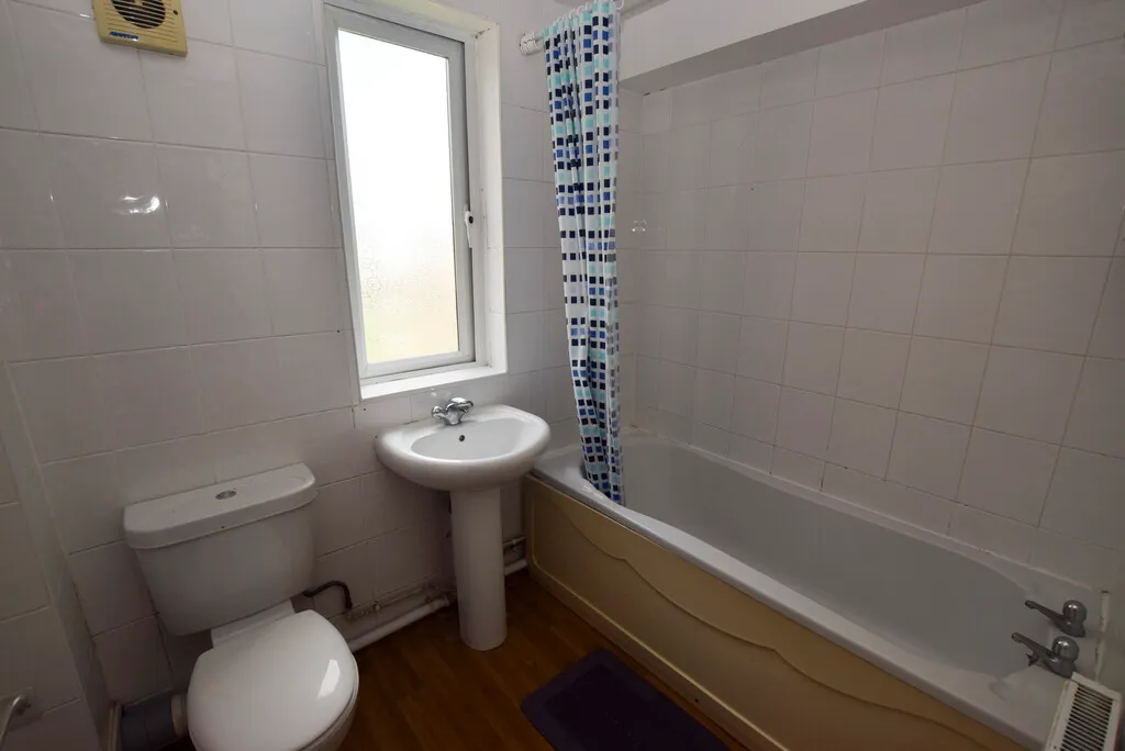 Deercote, Hollinswood, photo 13
