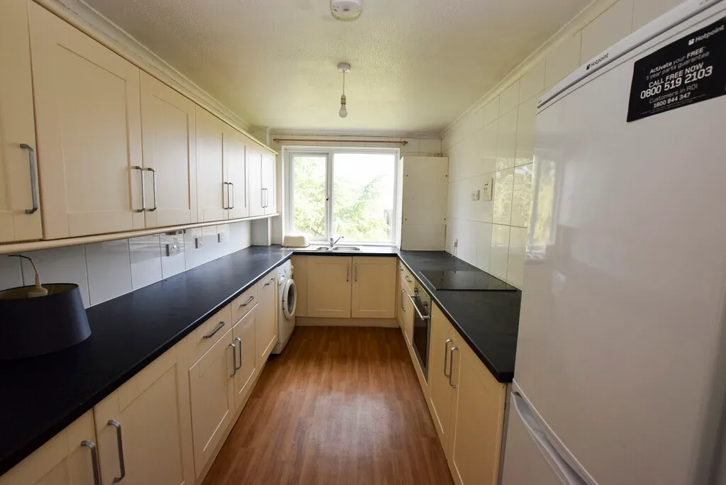 Deercote, Hollinswood, photo 2