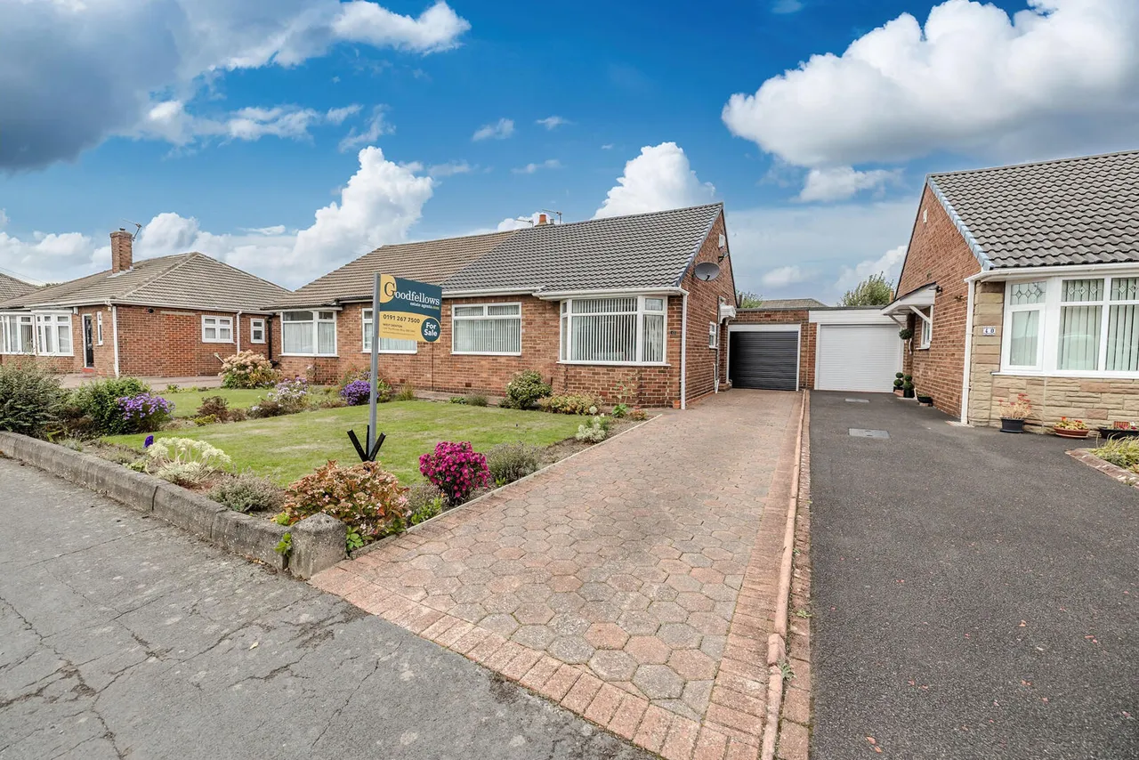 2 bed house for sale, Roachburn Road, Hillheads