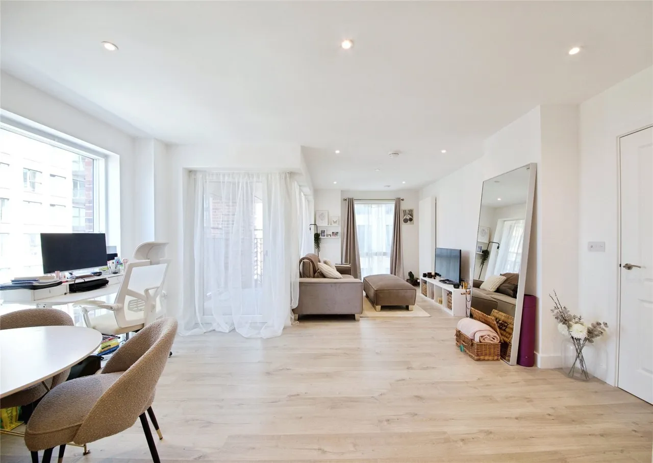 Aerial Square, London, NW9, photo 7