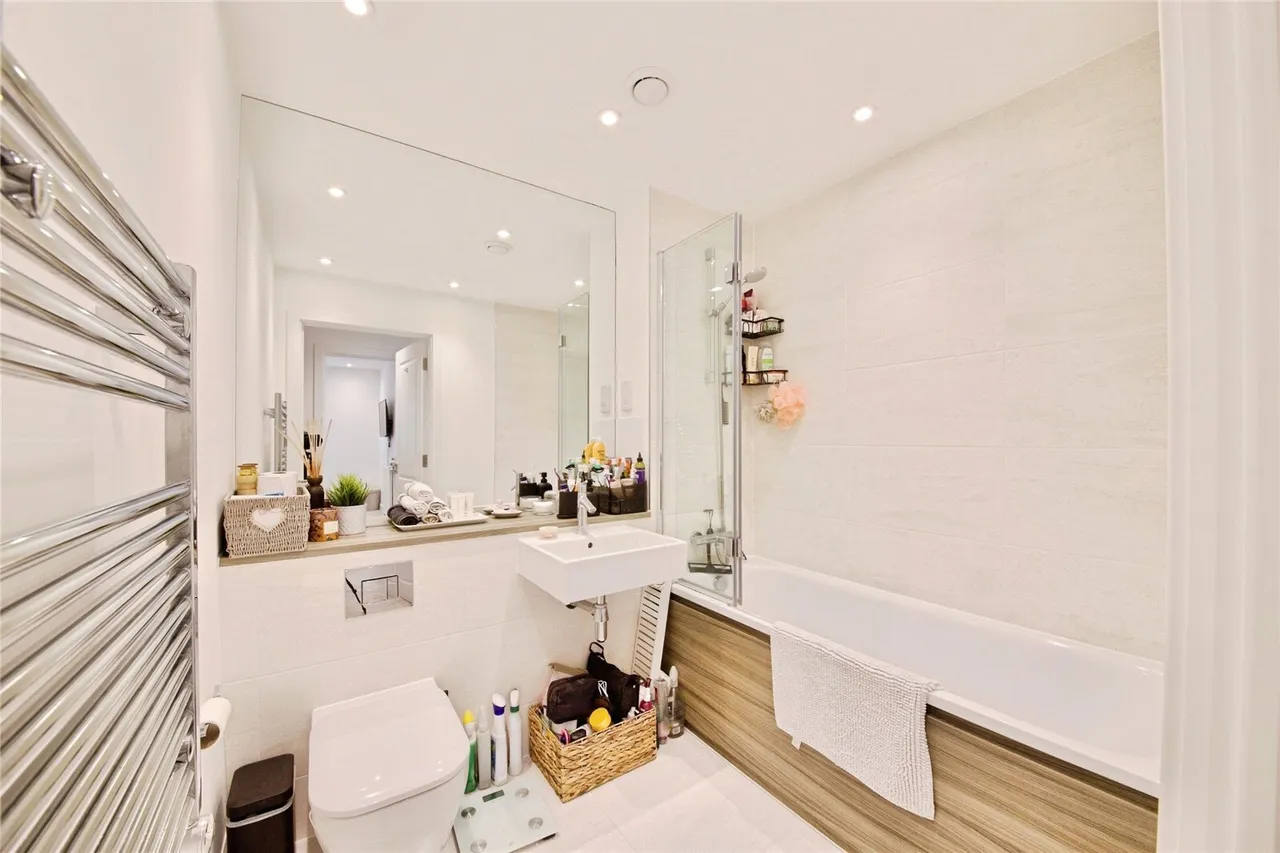 Aerial Square, London, NW9, photo 12