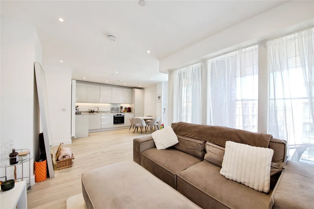 Aerial Square, London, NW9, photo 6