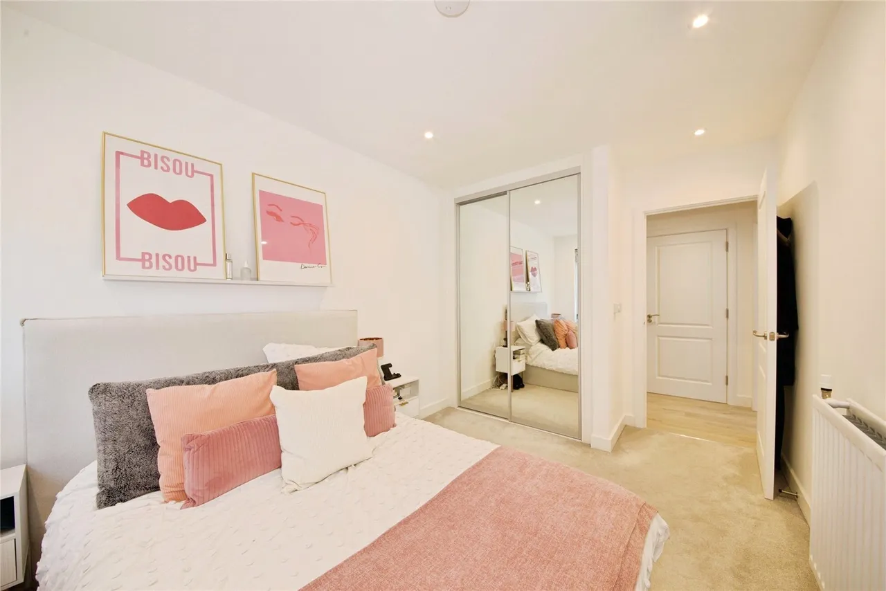 Aerial Square, London, NW9, photo 11