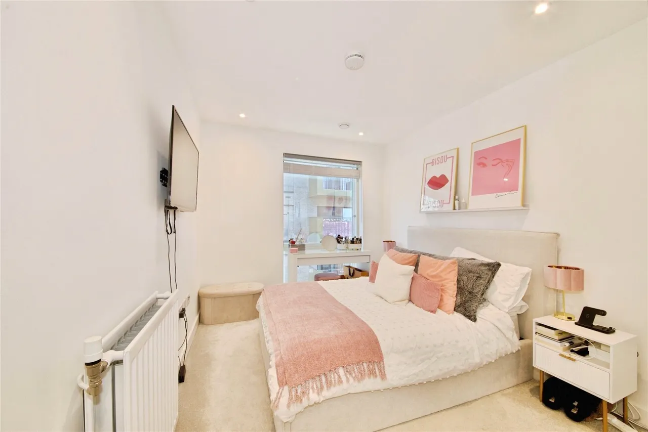 Aerial Square, London, NW9, photo 8